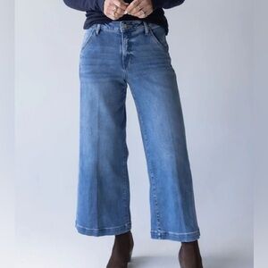 Hidden Wide-Leg Blue Denim Jeans